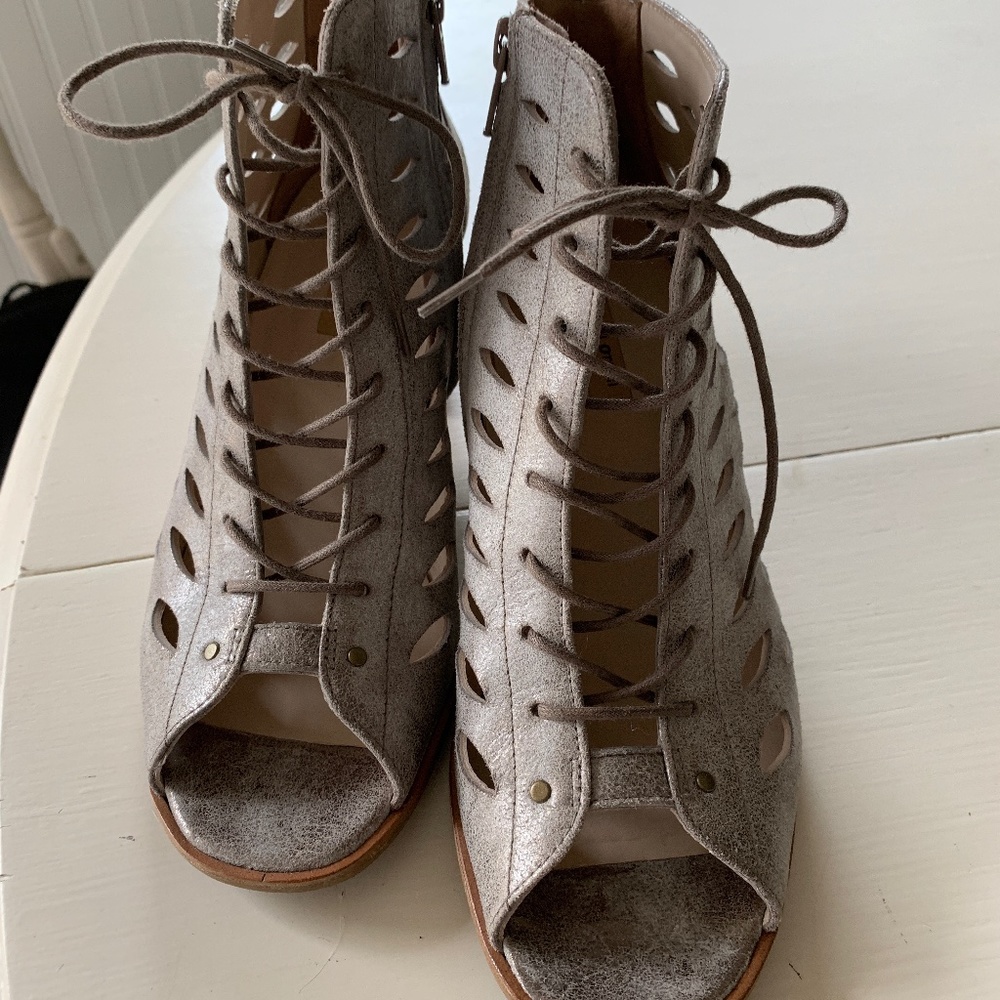 EUC Paul Green Pewter Tie Up Sandals